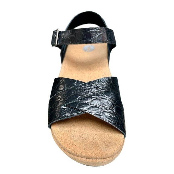 Revitalign Platform Leather Buckle Sandals, Size 6 EUC Vacation Casual Sandals - Picture 3 of 10